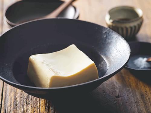 恵那山系の清冽な水と選りすぐった大豆、こだわりのにがりが生み出す自然な甘みと旨み。